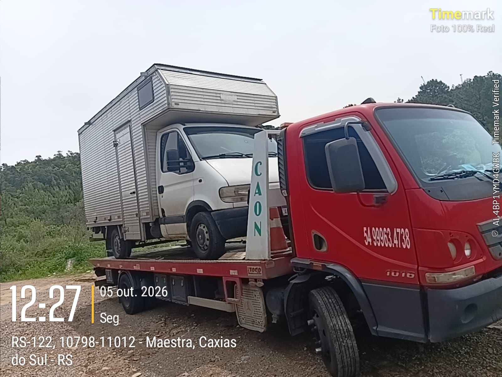 Caminhão guincho em serviço de transporte veicular